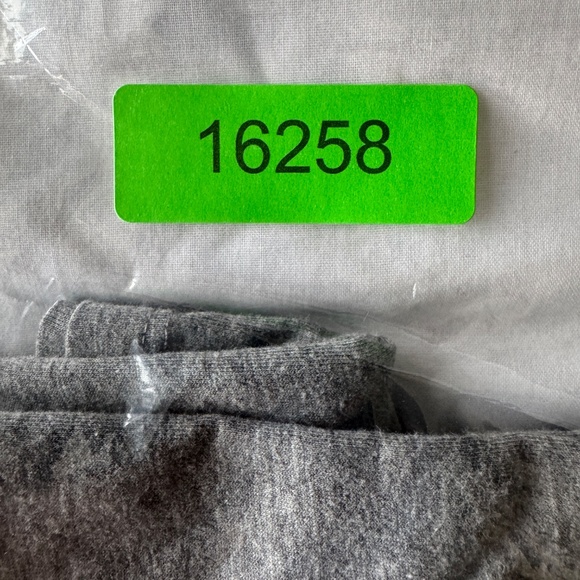 Torrid 0 Classic Fit Women's Skull and Butterfly Lattice V-Neck Tank Top Grey L - Picture 9 of 9